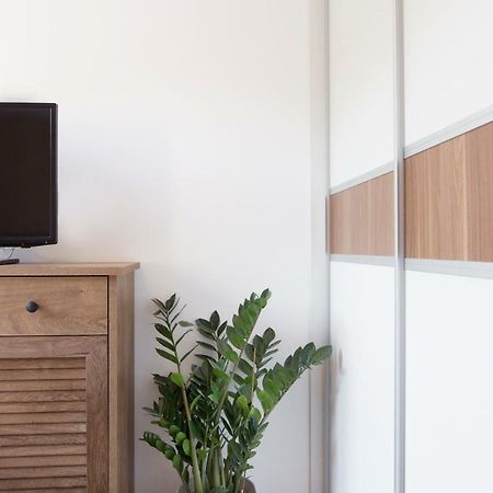 New Modern Apartment Near A Beach In Center Split Bagian luar foto