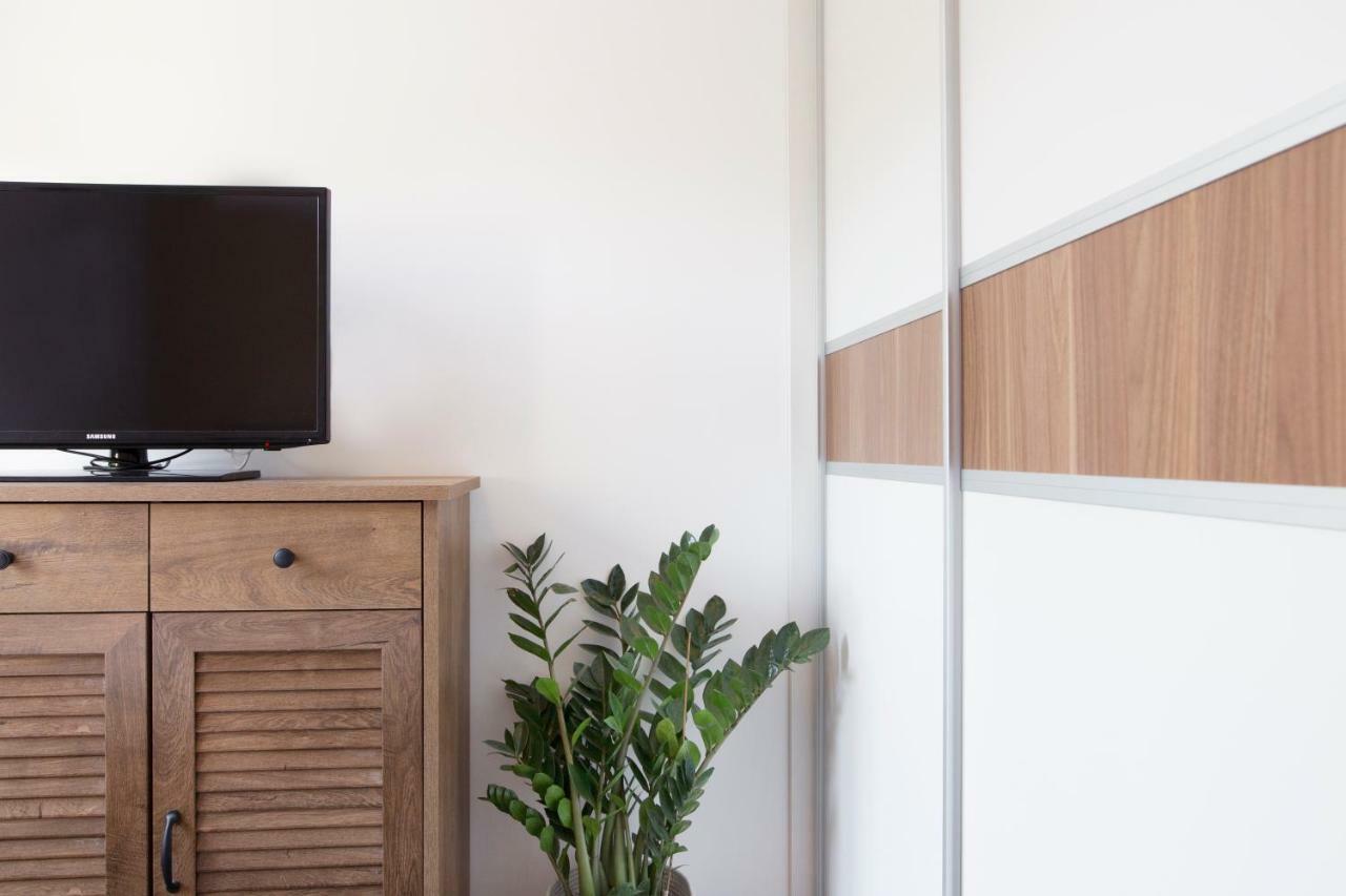 New Modern Apartment Near A Beach In Center Split Bagian luar foto