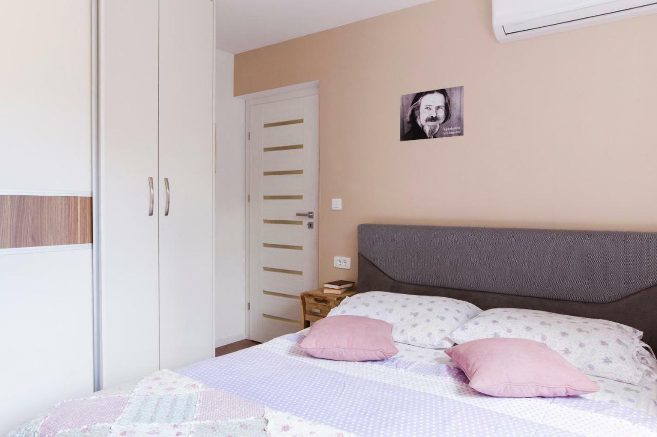 New Modern Apartment Near A Beach In Center Split Bagian luar foto