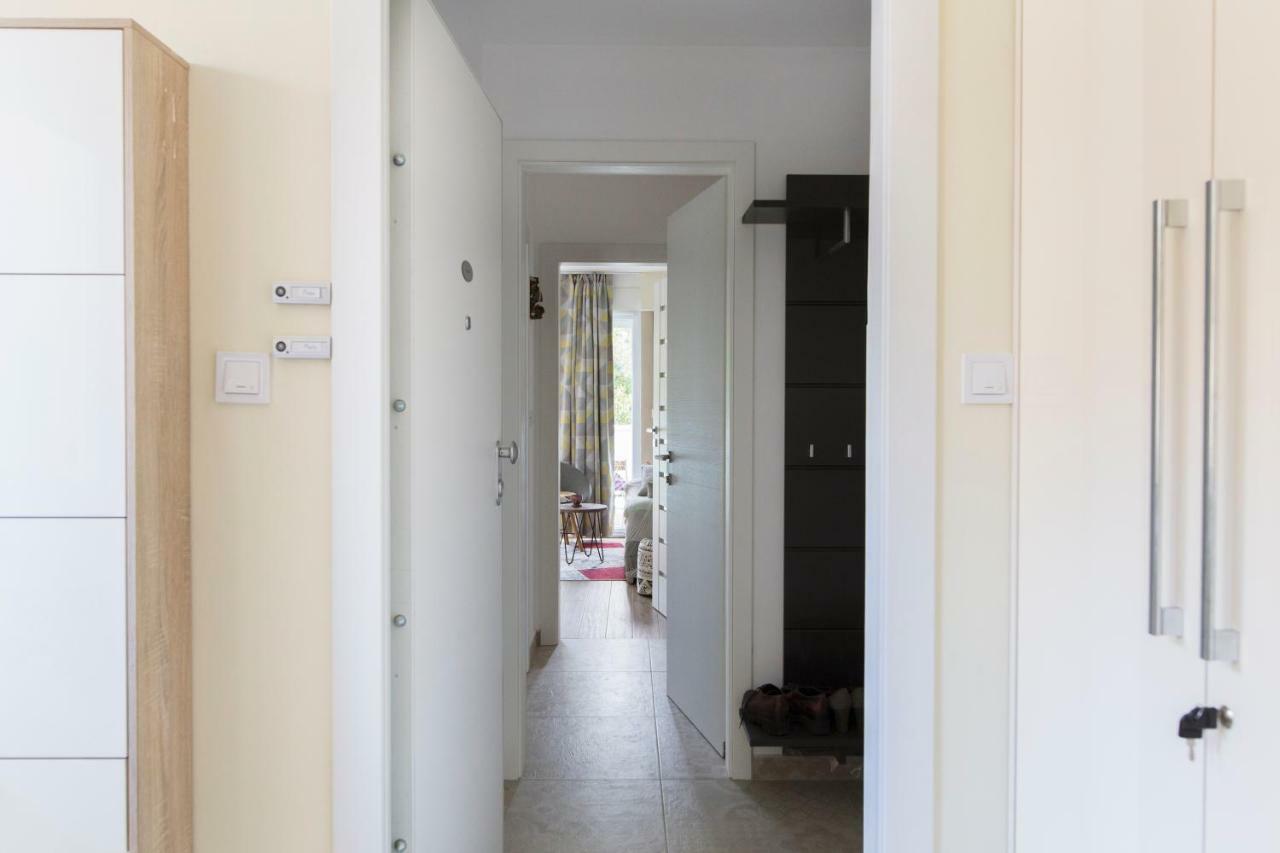 New Modern Apartment Near A Beach In Center Split Bagian luar foto